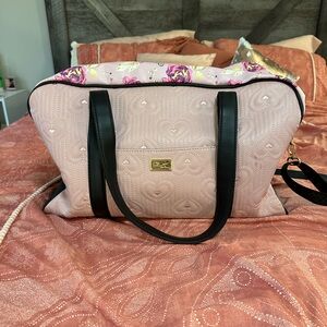 BETSEY JOHNSON OVERNIGHT BAG💐🐝